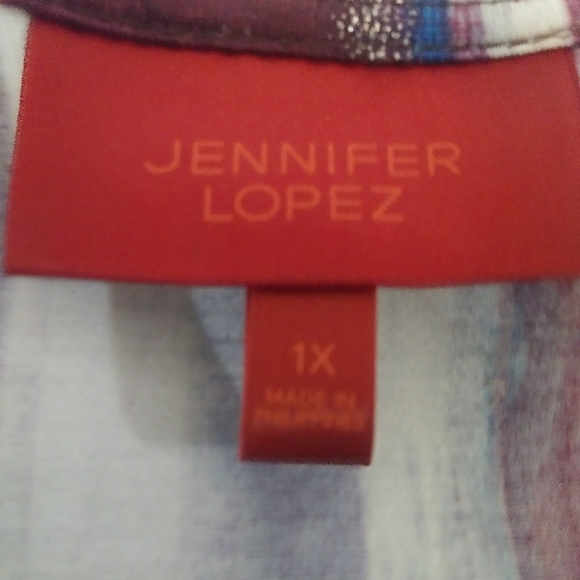 Vibrantly colored blouse by Jennifer Lopez - Picture 6 of 10